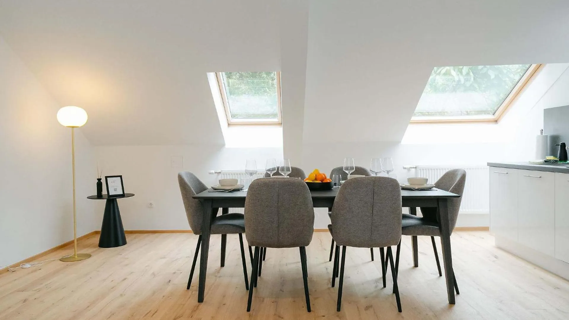 Modern 3Br Perfect For 4-6 Metro Close To Naschmarkt Wien Apartment